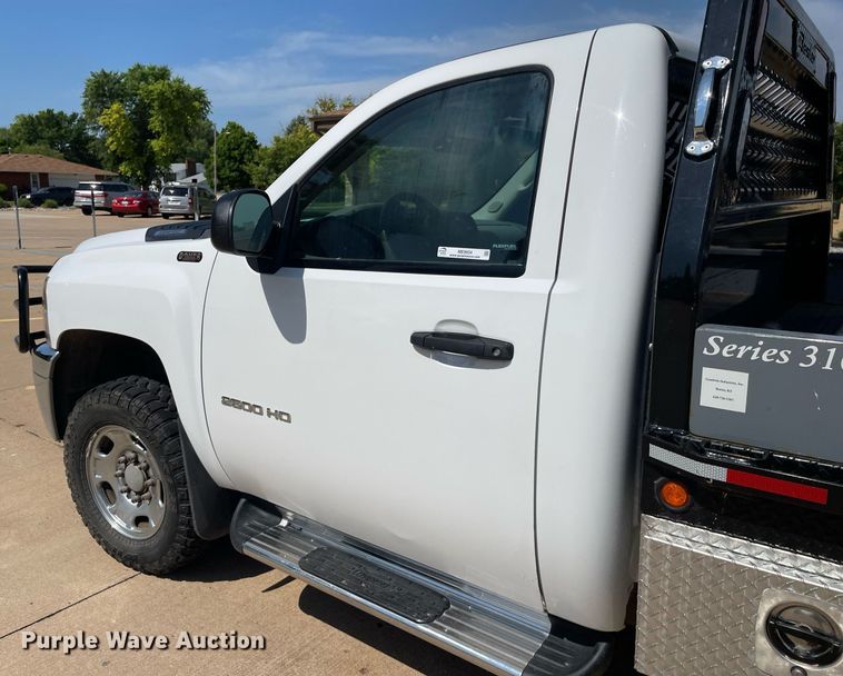 image for item ME9934 2013 Chevrolet Silverado 2500HD  bale bed pickup truck