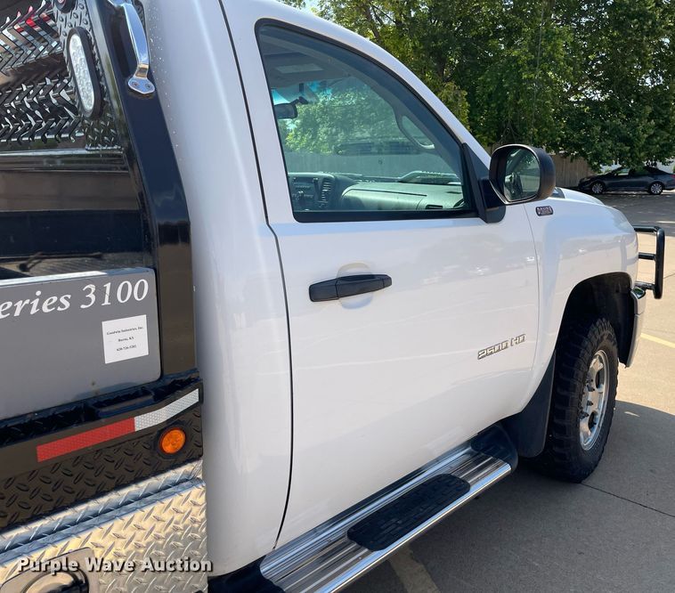 image for item ME9934 2013 Chevrolet Silverado 2500HD  bale bed pickup truck