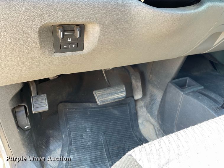 image for item ME9934 2013 Chevrolet Silverado 2500HD  bale bed pickup truck