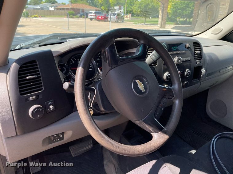 image for item ME9934 2013 Chevrolet Silverado 2500HD  bale bed pickup truck