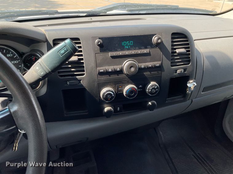 image for item ME9934 2013 Chevrolet Silverado 2500HD  bale bed pickup truck