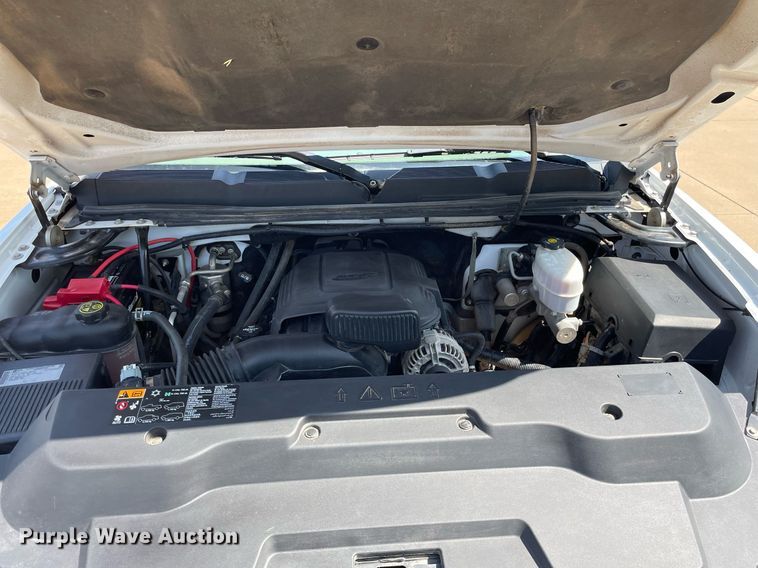 image for item ME9934 2013 Chevrolet Silverado 2500HD  bale bed pickup truck