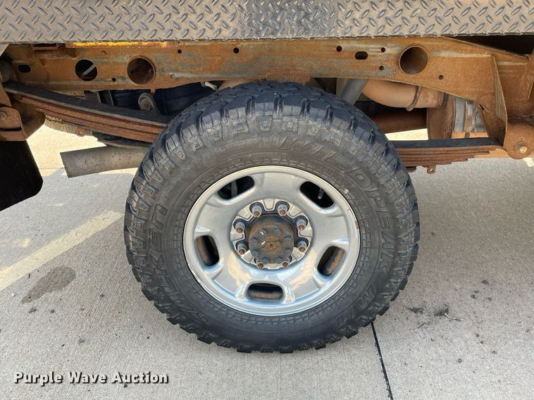 image for item ME9934 2013 Chevrolet Silverado 2500HD  bale bed pickup truck