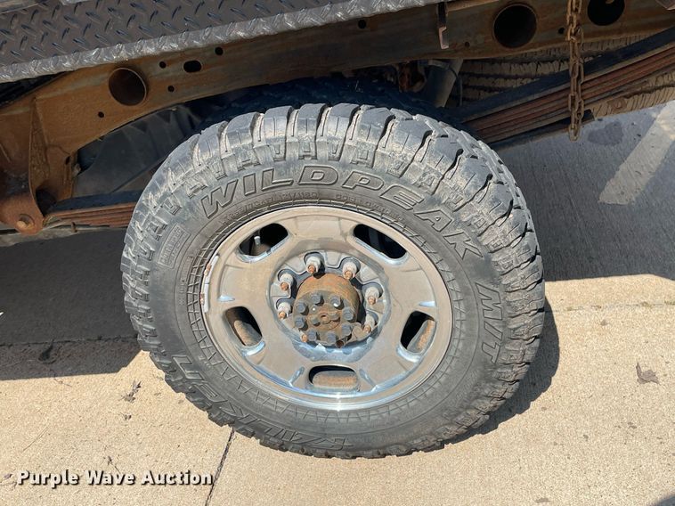 image for item ME9934 2013 Chevrolet Silverado 2500HD  bale bed pickup truck