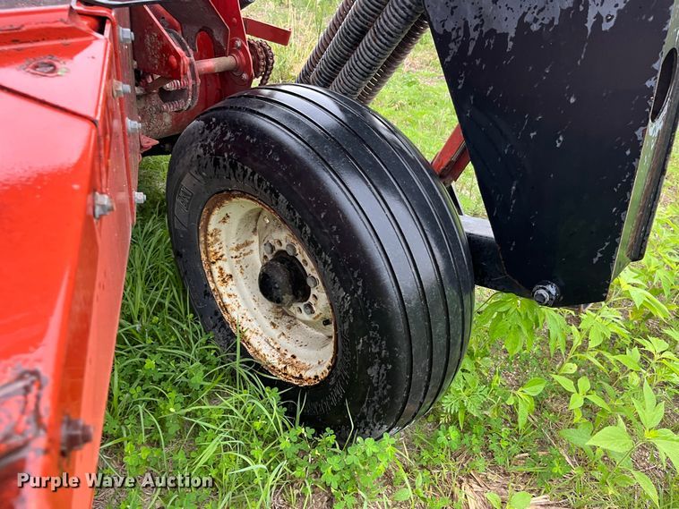 image for item MG9329 Hesston  swather / windrower