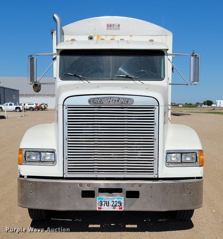 image for item ML9473 1989 Freightliner FLD  fertilizer delivery truck