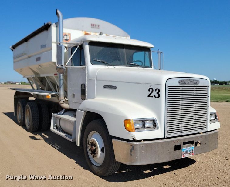 image for item ML9473 1989 Freightliner FLD  fertilizer delivery truck
