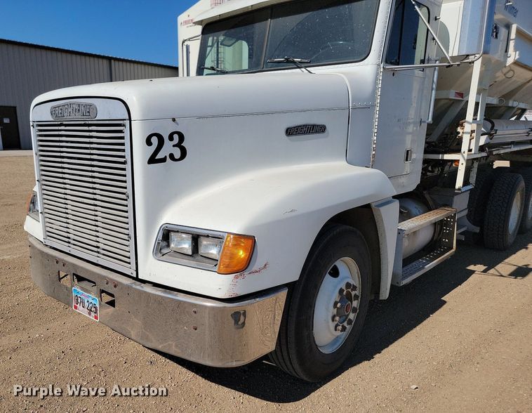 image for item ML9473 1989 Freightliner FLD  fertilizer delivery truck