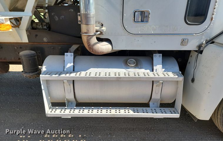 image for item ML9473 1989 Freightliner FLD  fertilizer delivery truck