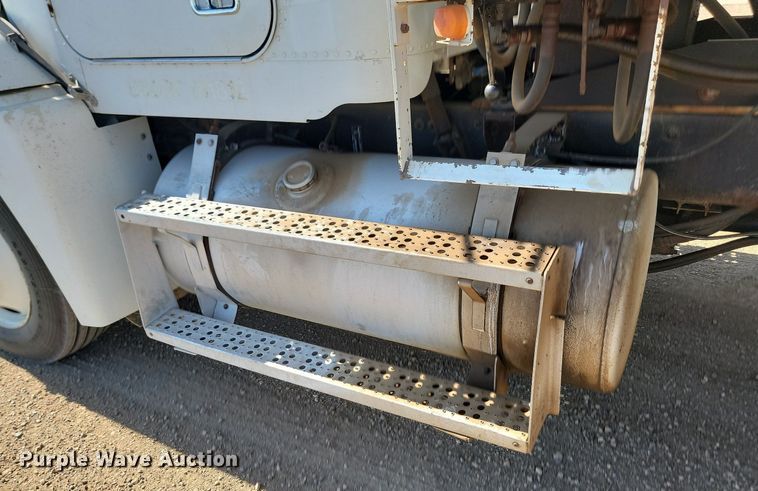 image for item ML9473 1989 Freightliner FLD  fertilizer delivery truck