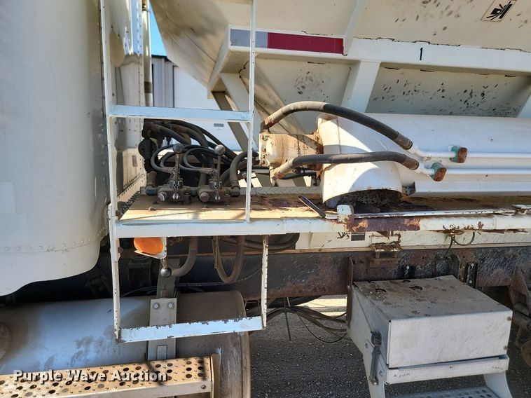 image for item ML9473 1989 Freightliner FLD  fertilizer delivery truck