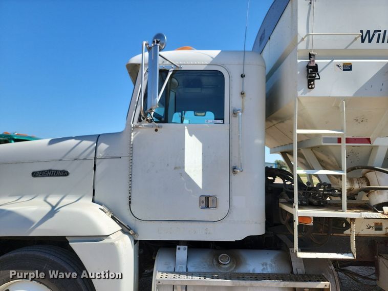 image for item ML9473 1989 Freightliner FLD  fertilizer delivery truck