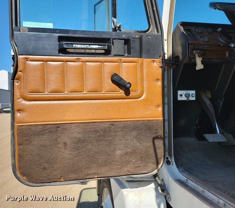 image for item ML9473 1989 Freightliner FLD  fertilizer delivery truck