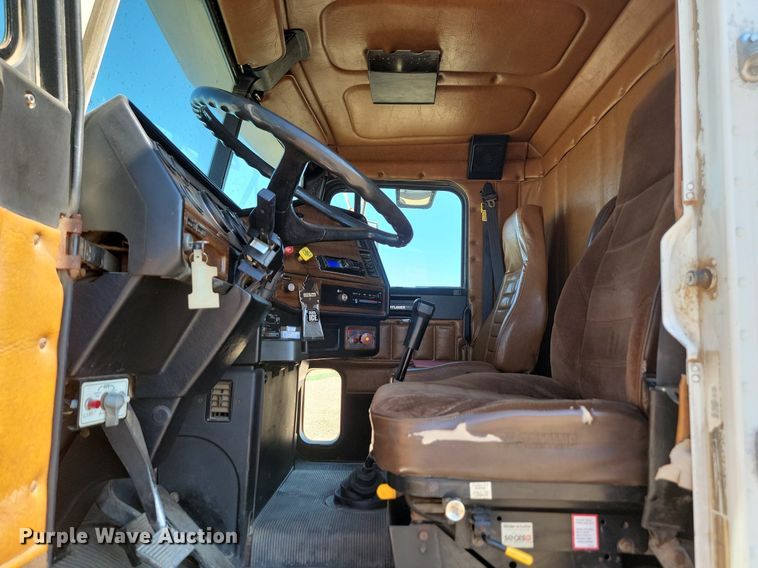 image for item ML9473 1989 Freightliner FLD  fertilizer delivery truck