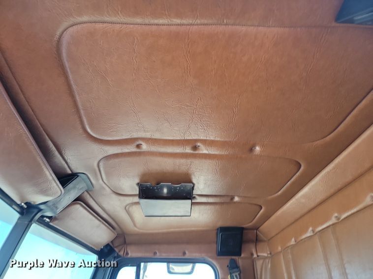 image for item ML9473 1989 Freightliner FLD  fertilizer delivery truck