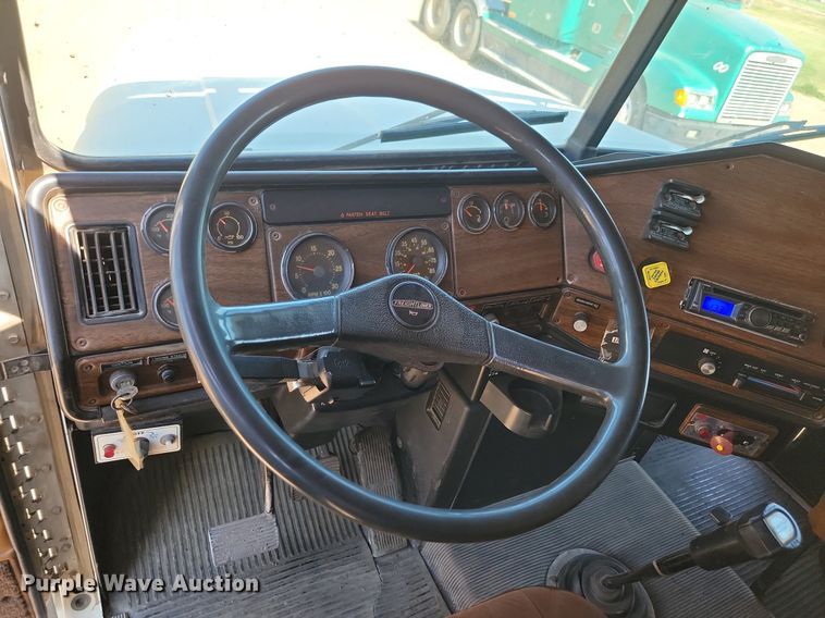 image for item ML9473 1989 Freightliner FLD  fertilizer delivery truck