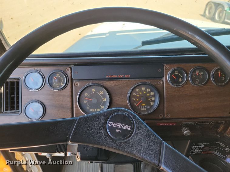 image for item ML9473 1989 Freightliner FLD  fertilizer delivery truck