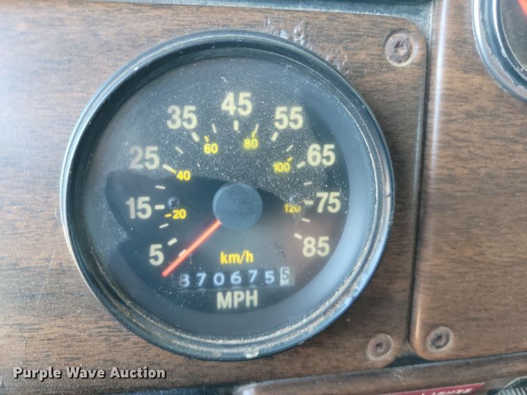 image for item ML9473 1989 Freightliner FLD  fertilizer delivery truck