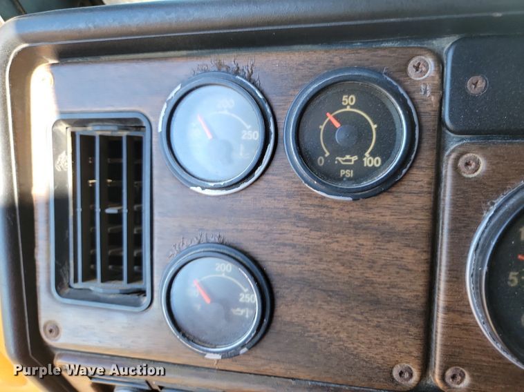 image for item ML9473 1989 Freightliner FLD  fertilizer delivery truck