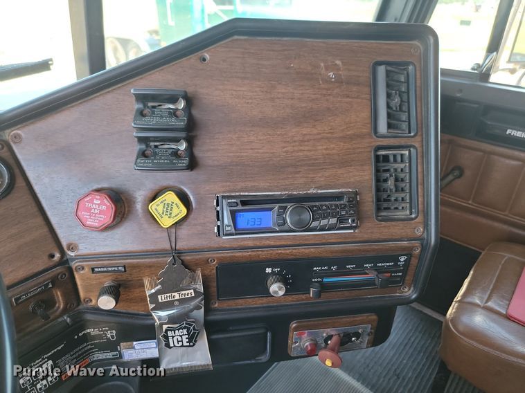 image for item ML9473 1989 Freightliner FLD  fertilizer delivery truck