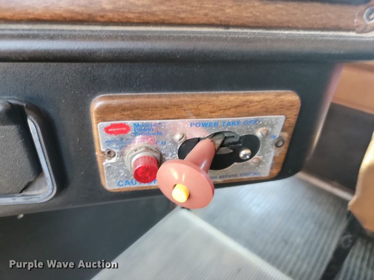 image for item ML9473 1989 Freightliner FLD  fertilizer delivery truck