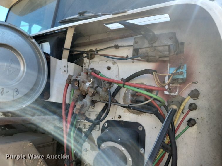 image for item ML9473 1989 Freightliner FLD  fertilizer delivery truck