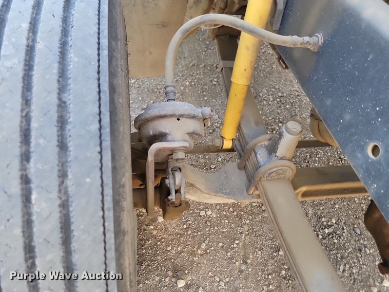 image for item ML9473 1989 Freightliner FLD  fertilizer delivery truck