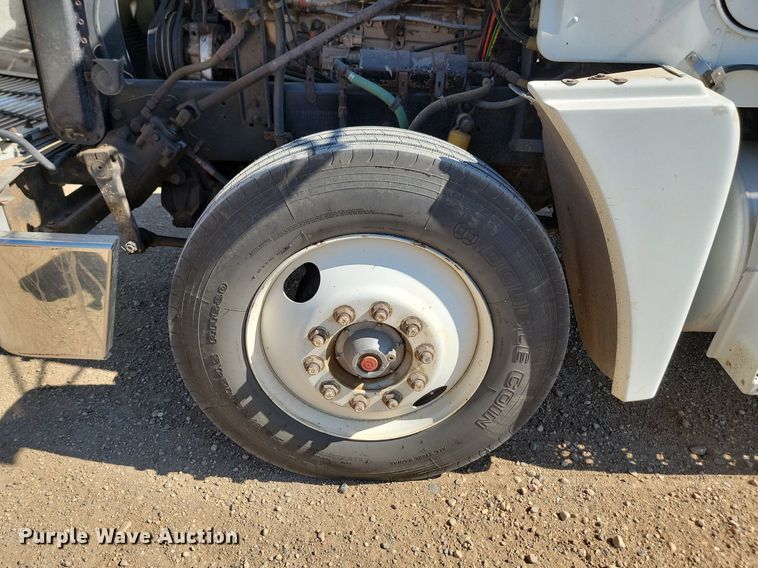 image for item ML9473 1989 Freightliner FLD  fertilizer delivery truck