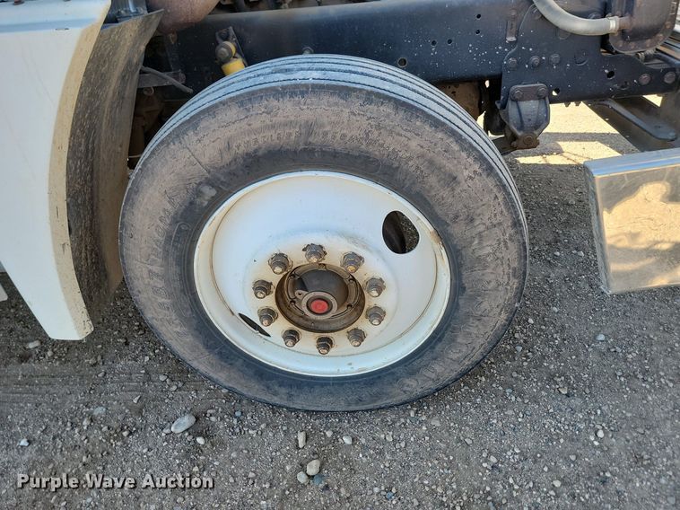 image for item ML9473 1989 Freightliner FLD  fertilizer delivery truck