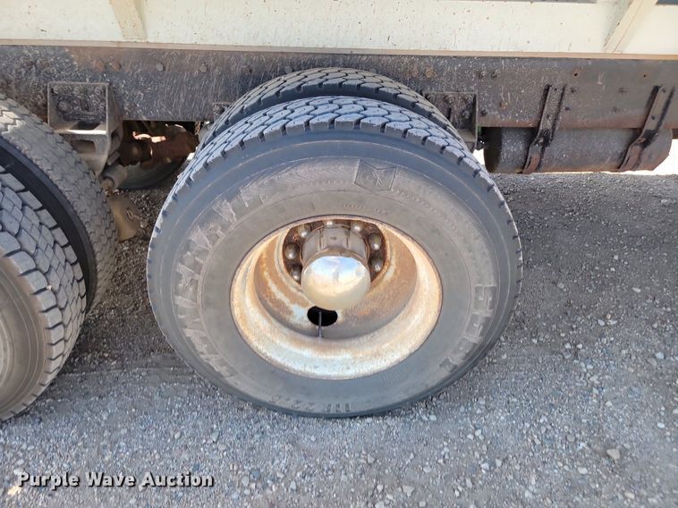 image for item ML9473 1989 Freightliner FLD  fertilizer delivery truck