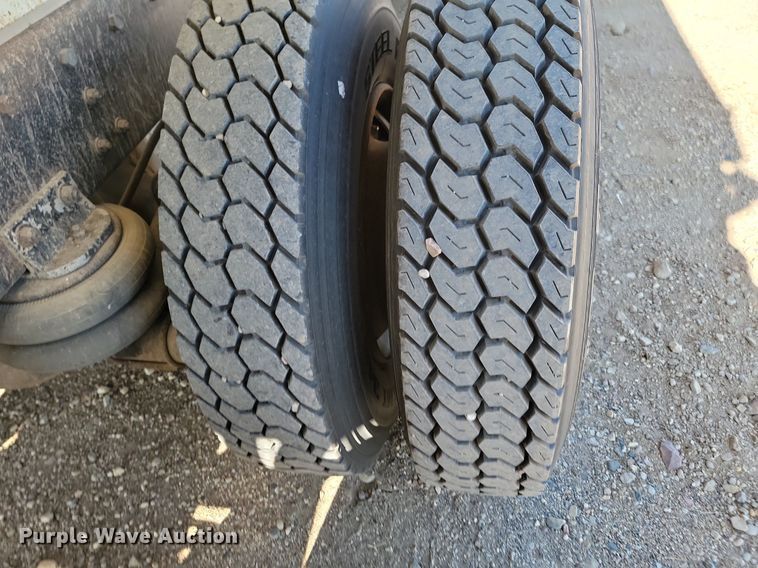 image for item ML9473 1989 Freightliner FLD  fertilizer delivery truck