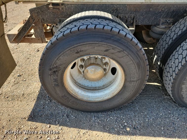 image for item ML9473 1989 Freightliner FLD  fertilizer delivery truck