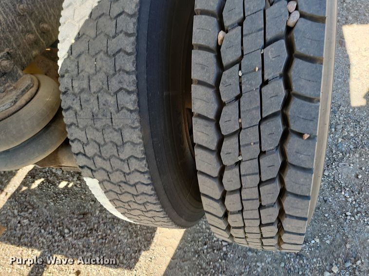 image for item ML9473 1989 Freightliner FLD  fertilizer delivery truck