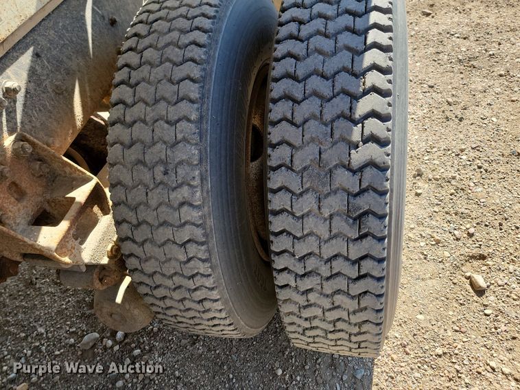 image for item ML9473 1989 Freightliner FLD  fertilizer delivery truck