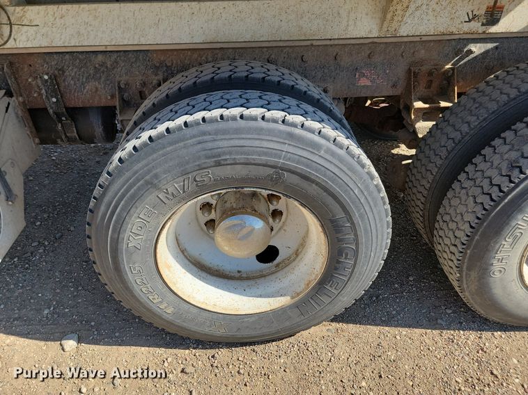 image for item ML9473 1989 Freightliner FLD  fertilizer delivery truck