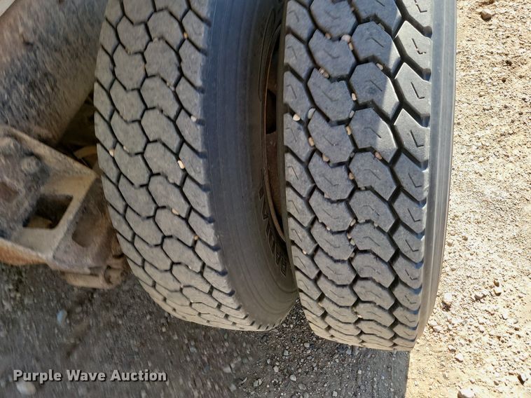 image for item ML9473 1989 Freightliner FLD  fertilizer delivery truck