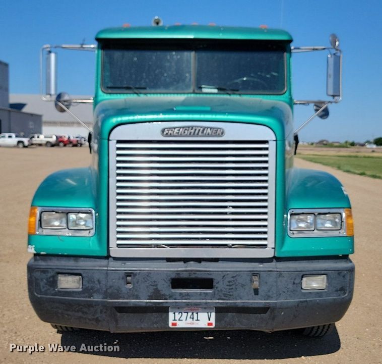 image for item ML9474 1995 Freightliner FLD120  semi truck