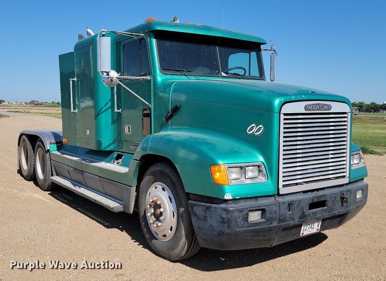 image for item ML9474 1995 Freightliner FLD120  semi truck