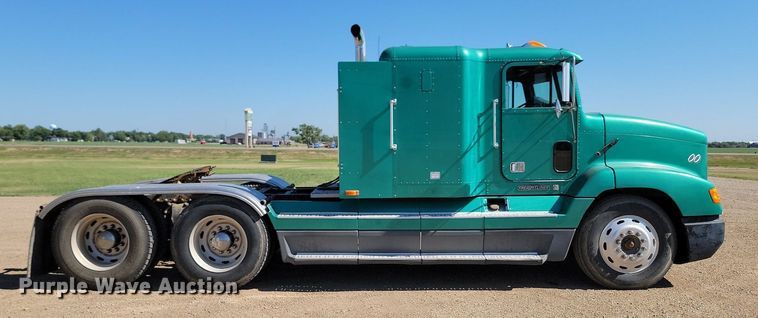 image for item ML9474 1995 Freightliner FLD120  semi truck