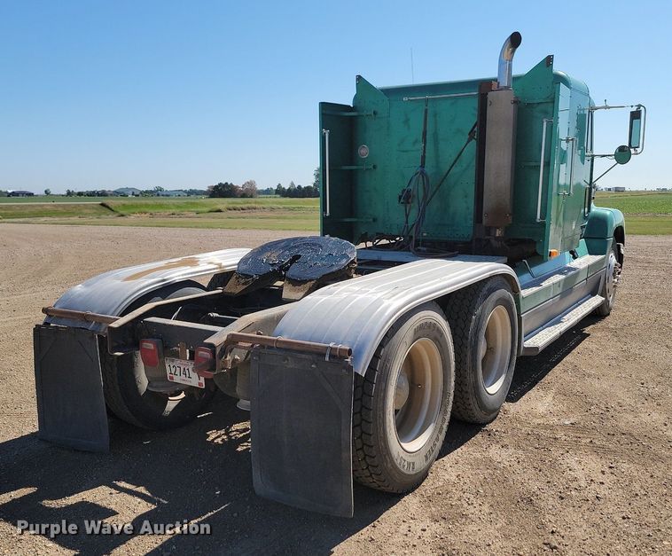 image for item ML9474 1995 Freightliner FLD120  semi truck