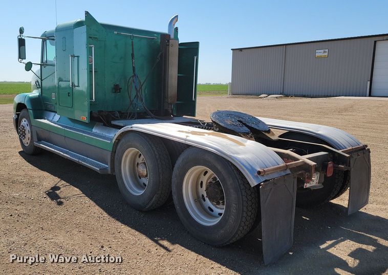 image for item ML9474 1995 Freightliner FLD120  semi truck