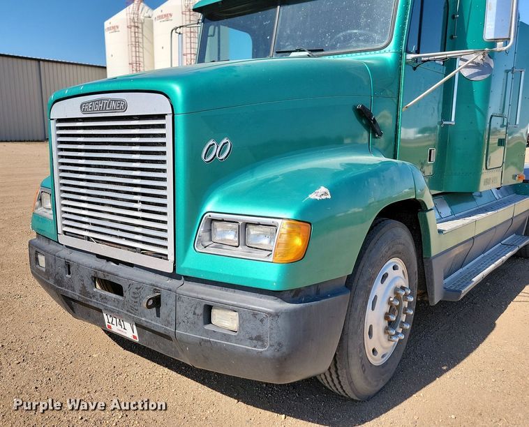 image for item ML9474 1995 Freightliner FLD120  semi truck