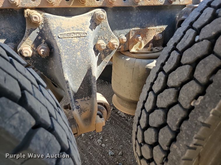 image for item ML9474 1995 Freightliner FLD120  semi truck