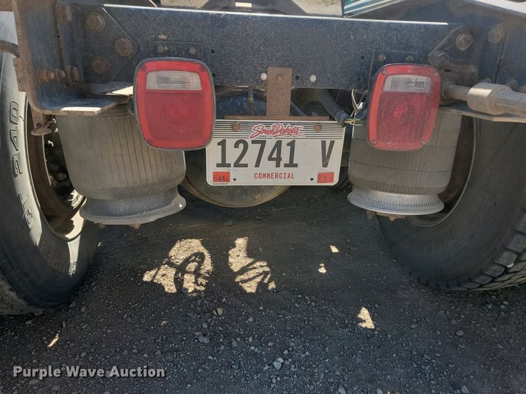 image for item ML9474 1995 Freightliner FLD120  semi truck