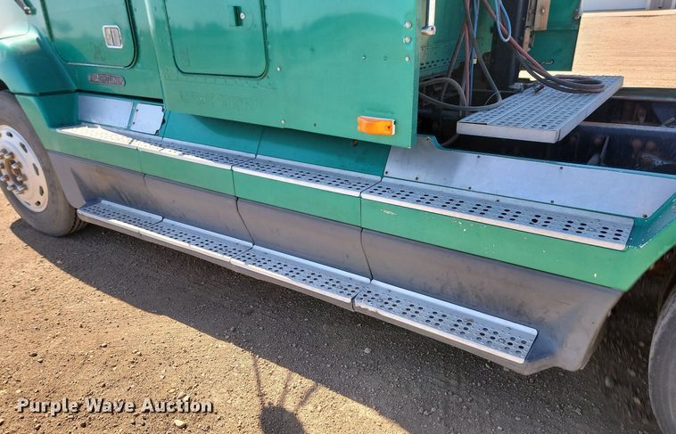 image for item ML9474 1995 Freightliner FLD120  semi truck