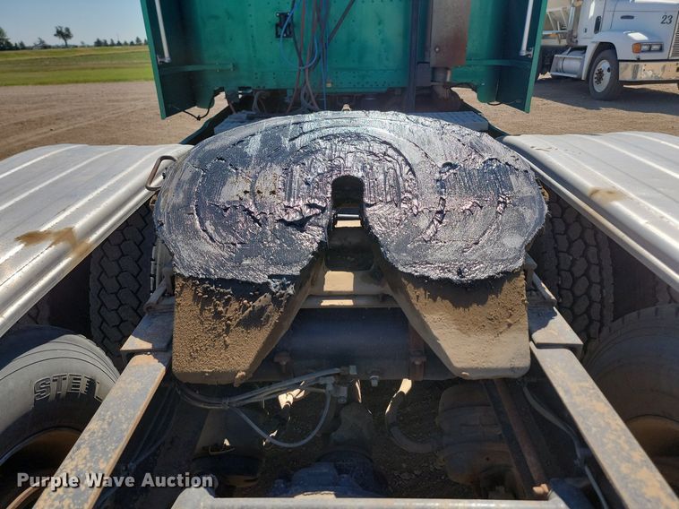 image for item ML9474 1995 Freightliner FLD120  semi truck