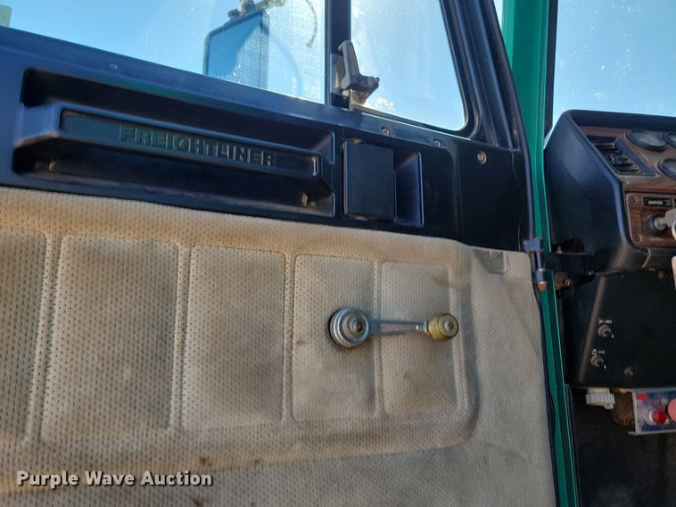 image for item ML9474 1995 Freightliner FLD120  semi truck