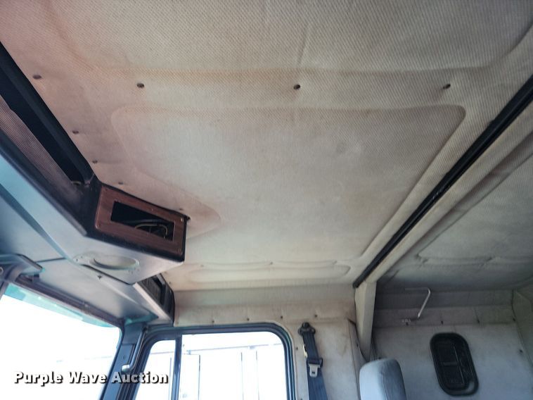 image for item ML9474 1995 Freightliner FLD120  semi truck