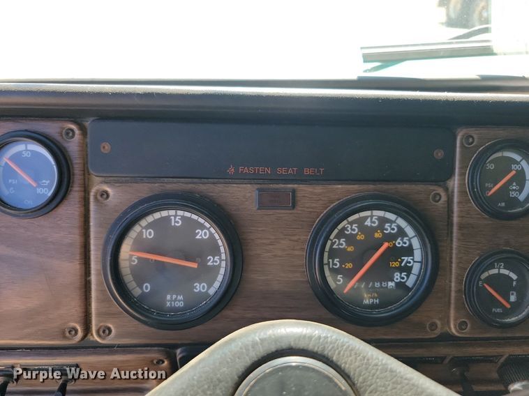 image for item ML9474 1995 Freightliner FLD120  semi truck