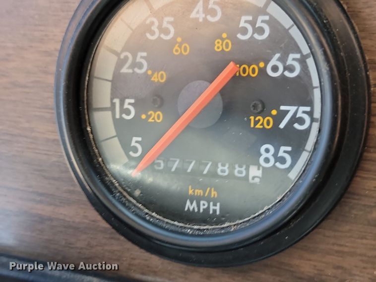 image for item ML9474 1995 Freightliner FLD120  semi truck